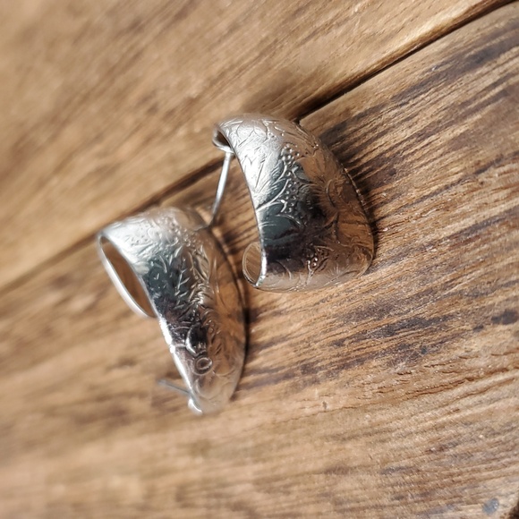 Jewelry - E1009 Victorian Duchess Hook Earrings